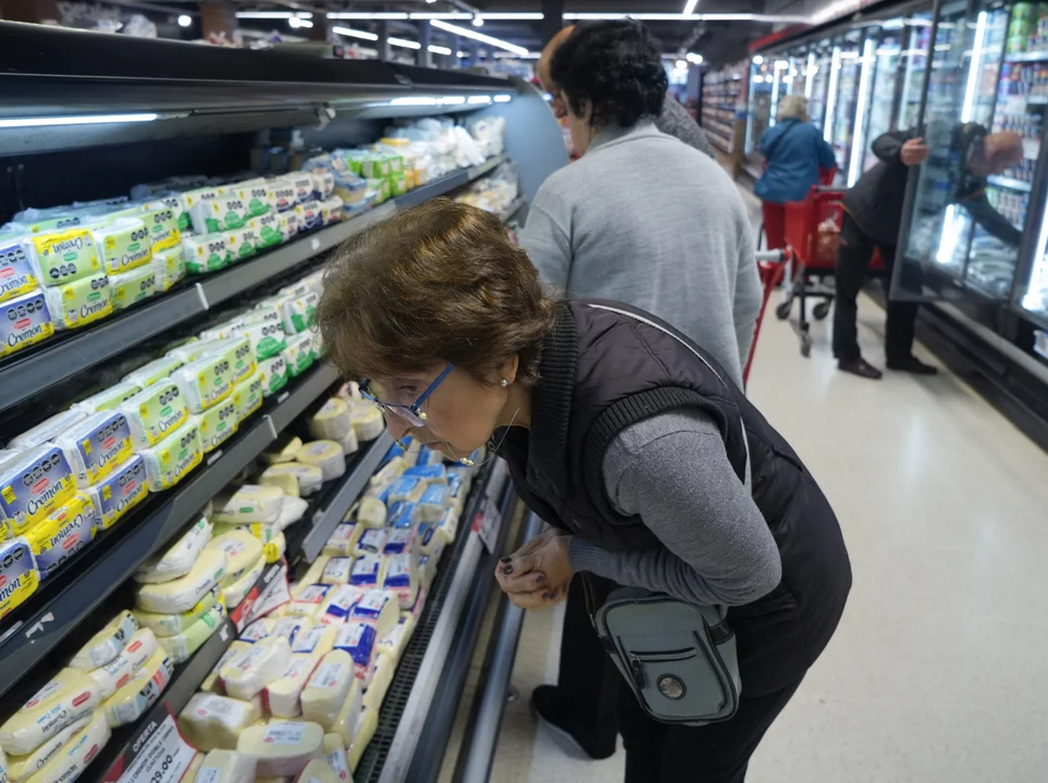 Menos compras, cambios de hábito y mayor optimismo en consumidores para 2025