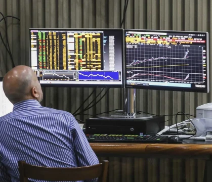 El riesgo país volvió a superar los 700 puntos en una jornada muy negativa para los mercados