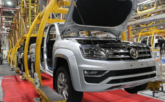 Adiós al cepo al dólar: incertidumbre por el precio de los autos