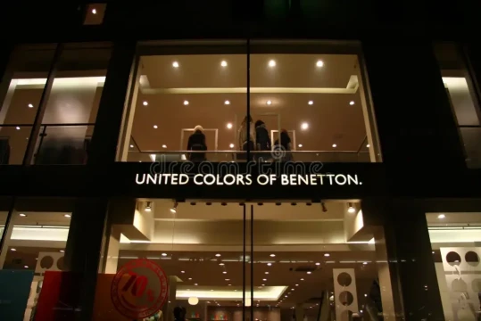 Tradicionales firmas textiles cierran, despiden y se van