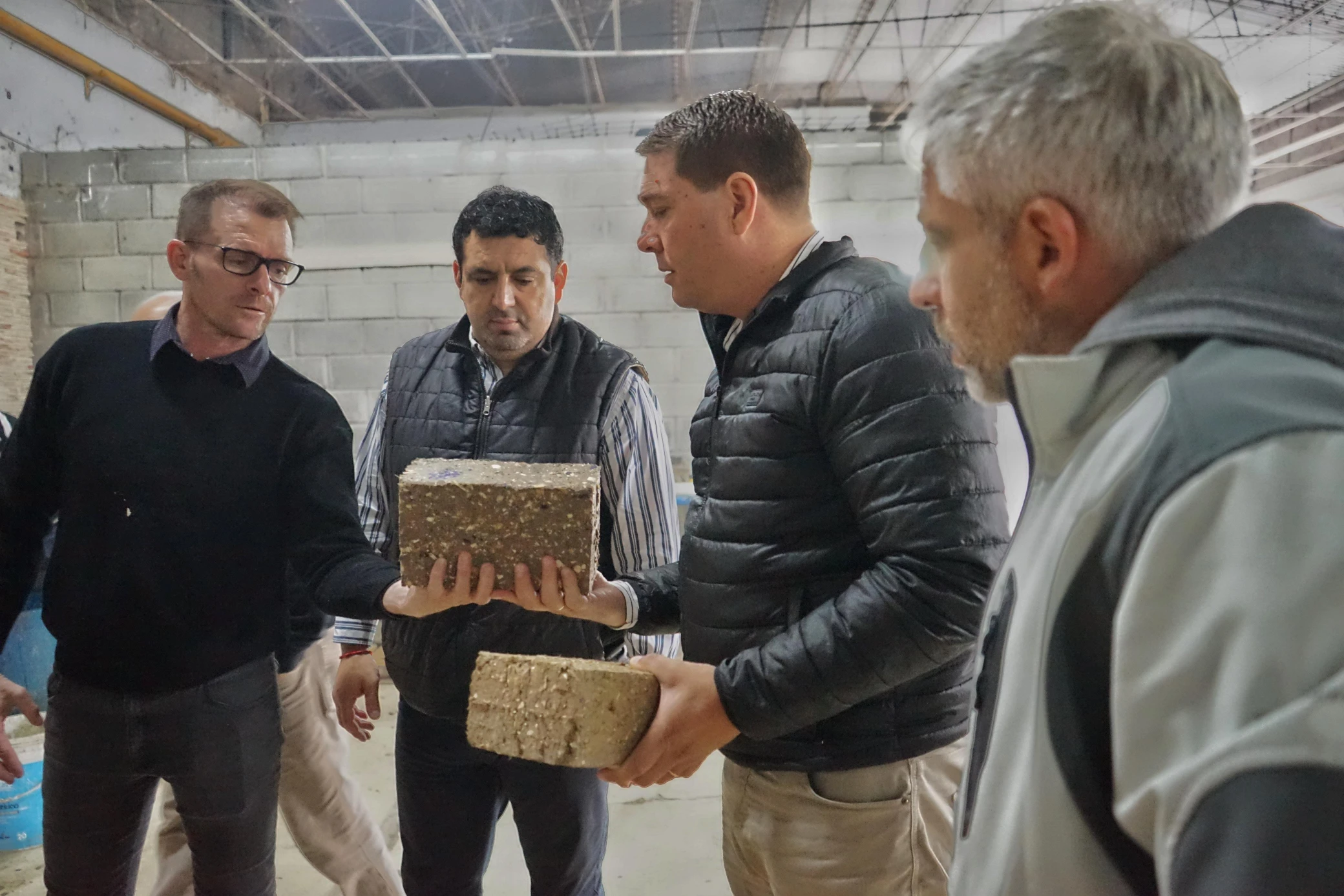 Rawson impulsa la fabricación de ladrillos ecológicos