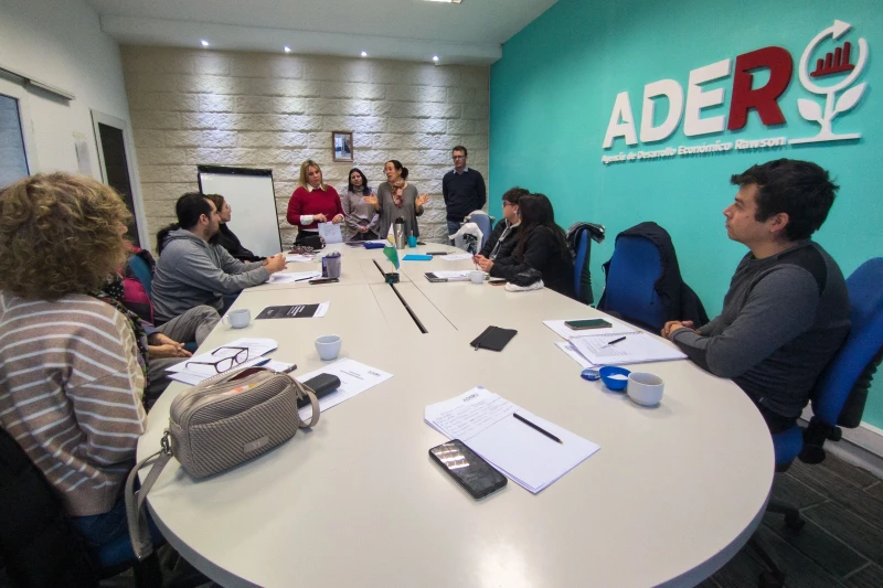 Rawson dicta el taller de orientación al trabajo independiente