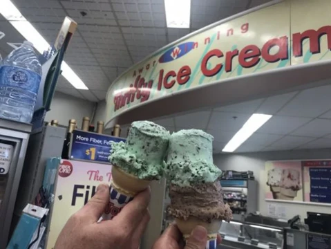 Una cadena de farmacias quebró y llevó consigo a la debacle a 500 puestos de helados