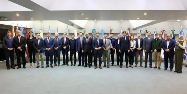 Gobernadores presentan un proyecto para cambiar la coparticipación de impuestos