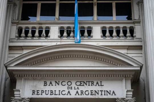Tensión por la tasa: canje de deuda entre el Tesoro y el BCRA para mejorar vencimientos