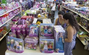 El regalo de Navidad más caro: los juguetes en Argentina son hasta 75% más costosos que en la región