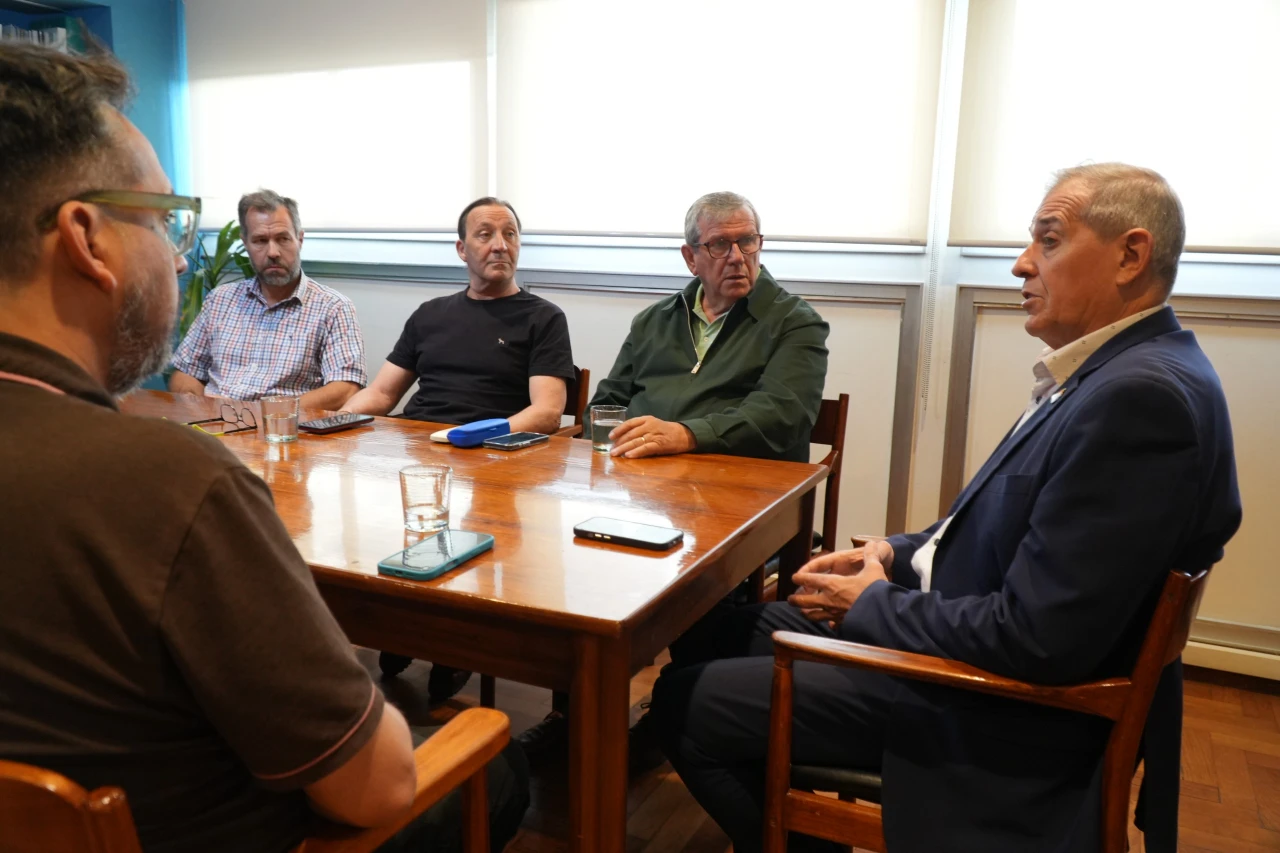 La FECh se reunió con el ministro de Educación para evaluar los avances del programa de Formación de Oficios