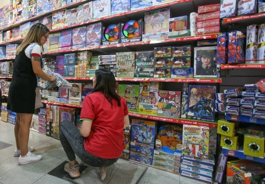 En medio de un consumo más cauteloso, las ventas de juguetes cayeron 7% para Navidad