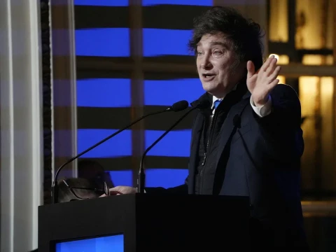 Milei reveló cuándo se eliminarán las bandas cambiarias y defendió la apertura económica