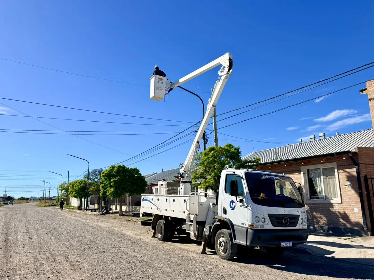 La Cooperativa renueva la totalidad del alumbrado público del barrio 3 de Abril