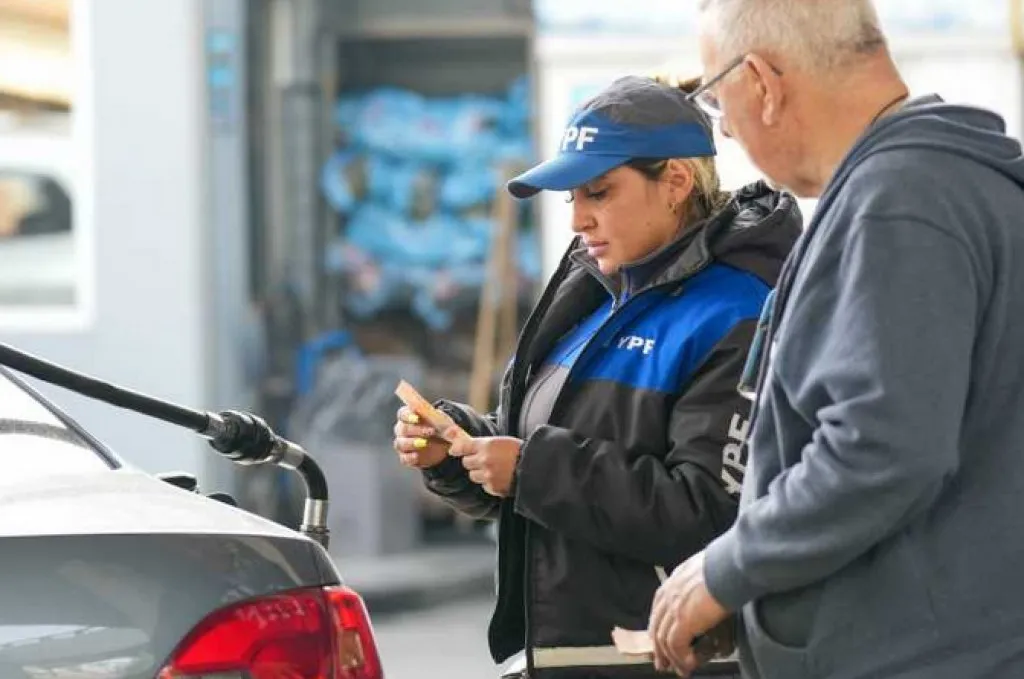 La suba en los combustibles impactaría de lleno en la inflación anual 
