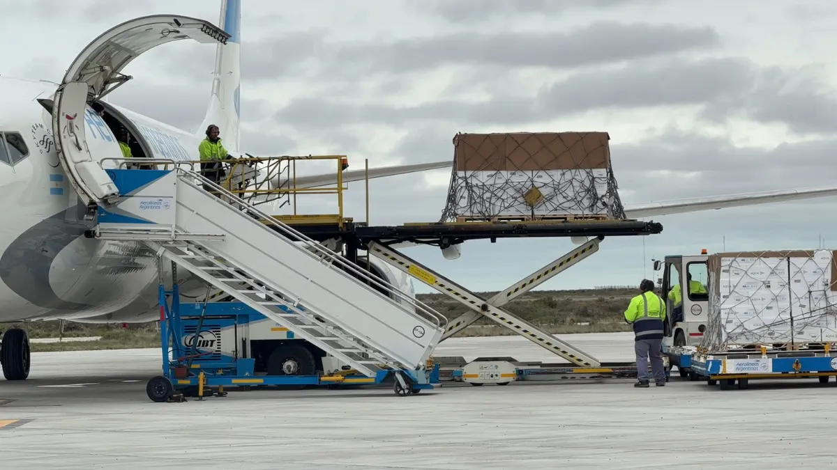 Chubut concretó la primera exportación de salmón vía Trelew 
