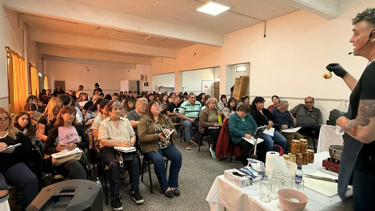 Gran presencia de vecinos de Rawson en el taller de Dulces y Conservas