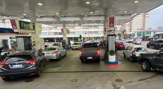 La nafta vuelve a aumentar en abril y hay colas de automovilistas en las estaciones de servicio