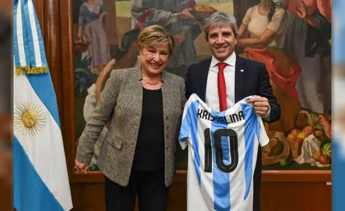 El FMI inicia la tercera revisión del programa con Argentina que podría destrabar US$900 millones