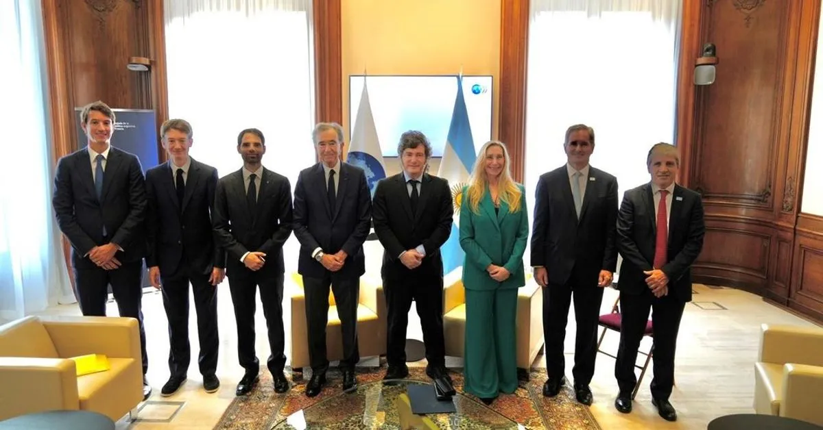 Milei se reunió con el CEO de LVMH antes de hablar en Argentina Week París