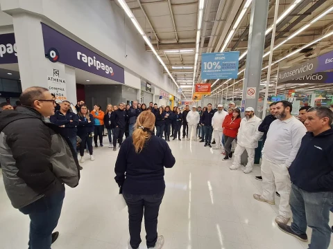 La alta morosidad en tarjetas pega de lleno en supermercados: La Anónima, Libertad y Changomás se achican