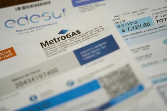 El costo de los servicios públicos en el AMBA ya supera los $213.000 mensuales por hogar